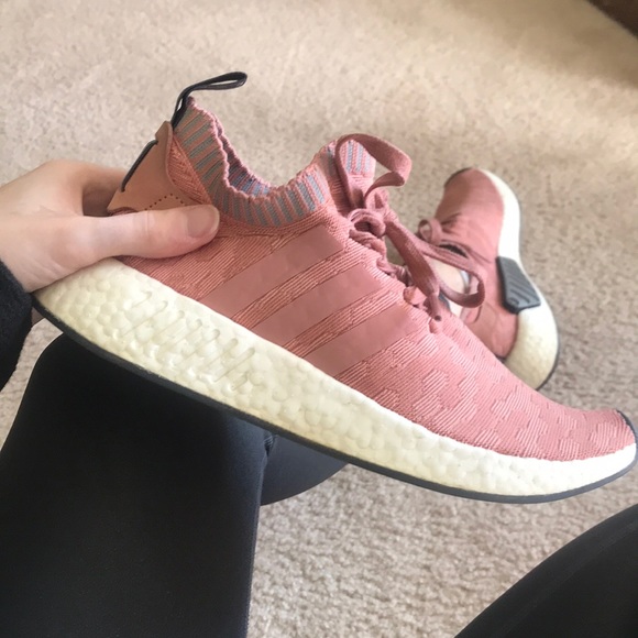nmd r2 primeknit pink